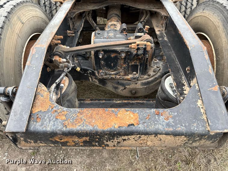 image for item DJ0891 2005 Mack CXN613 semi truck