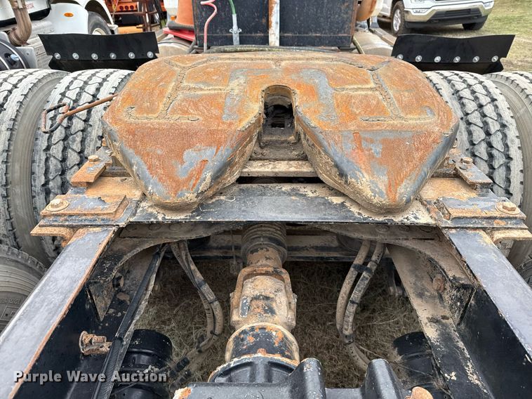 image for item DJ0891 2005 Mack CXN613 semi truck