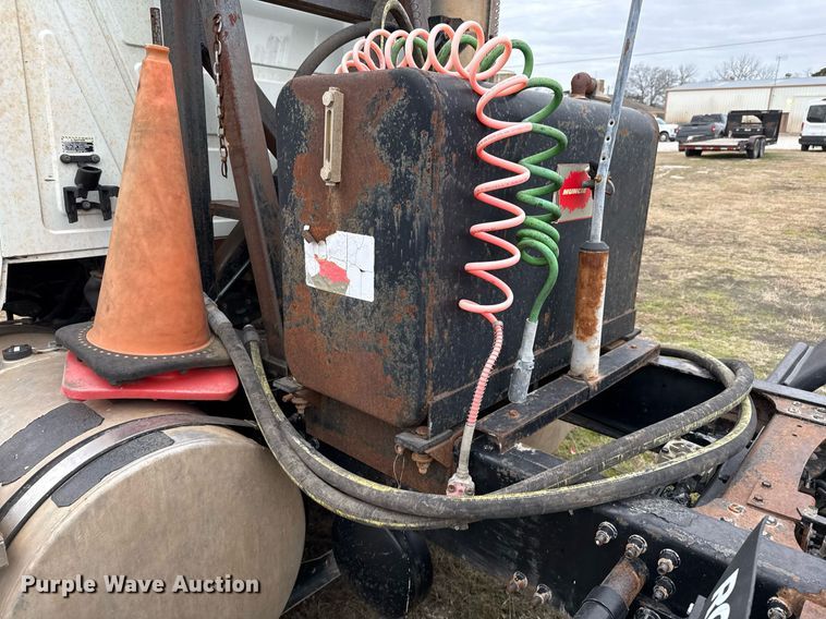 image for item DJ0891 2005 Mack CXN613 semi truck