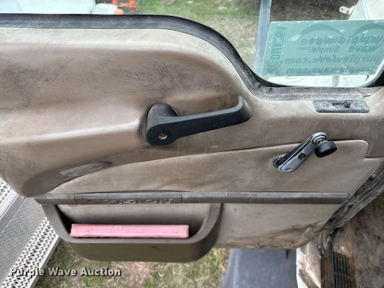 image for item DJ0891 2005 Mack CXN613 semi truck