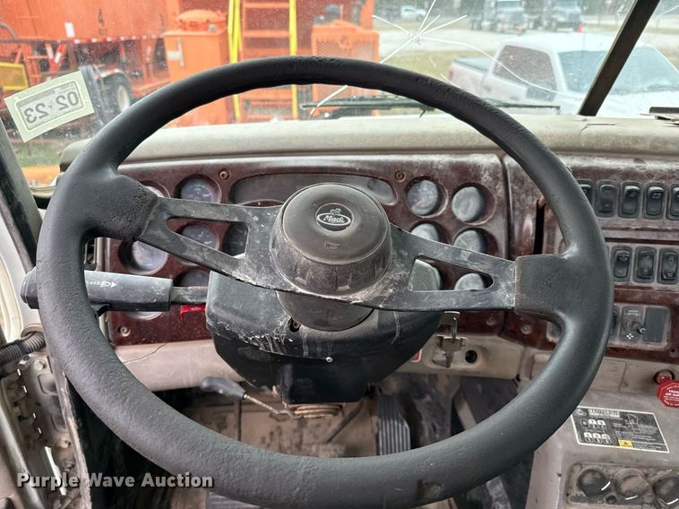 image for item DJ0891 2005 Mack CXN613 semi truck