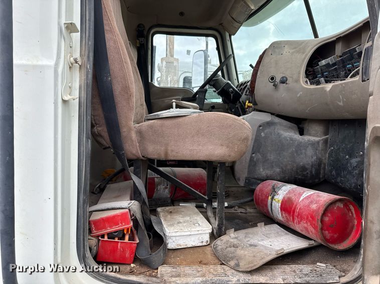 image for item DJ0891 2005 Mack CXN613 semi truck