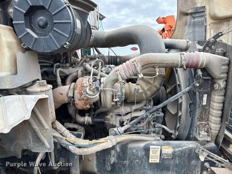 image for item DJ0891 2005 Mack CXN613 semi truck