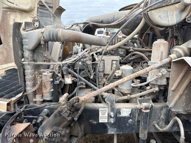 image for item DJ0891 2005 Mack CXN613 semi truck