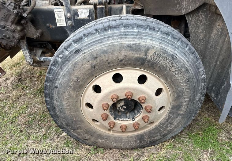 image for item DJ0891 2005 Mack CXN613 semi truck