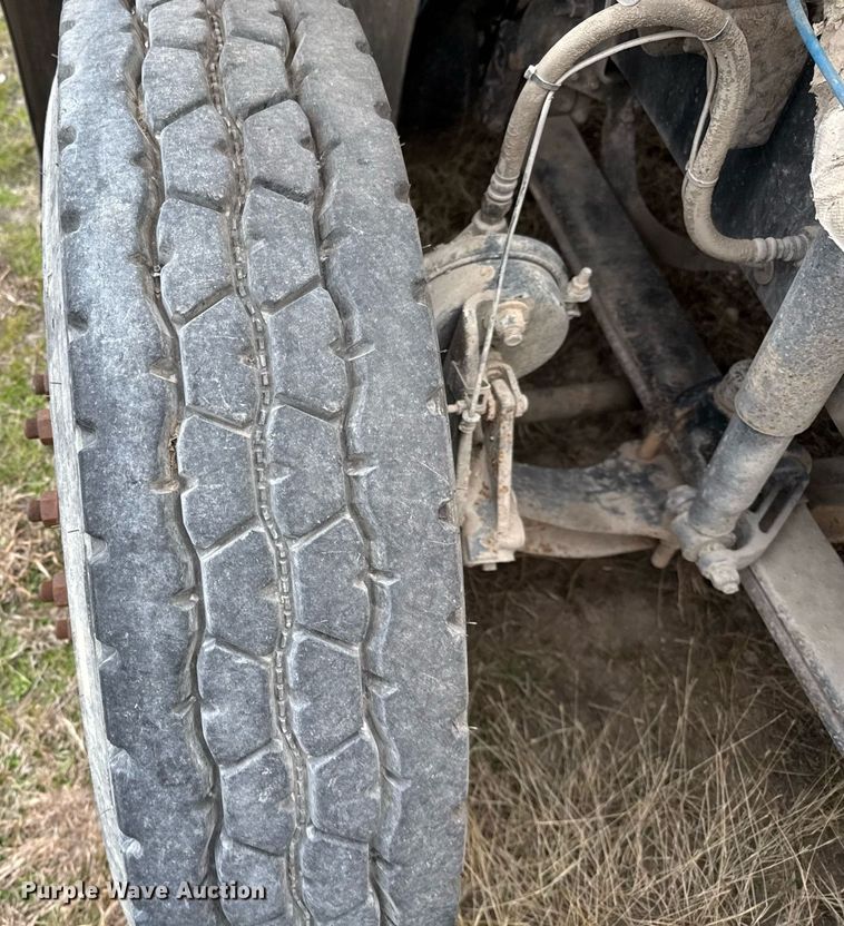 image for item DJ0891 2005 Mack CXN613 semi truck