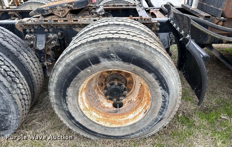 image for item DJ0891 2005 Mack CXN613 semi truck