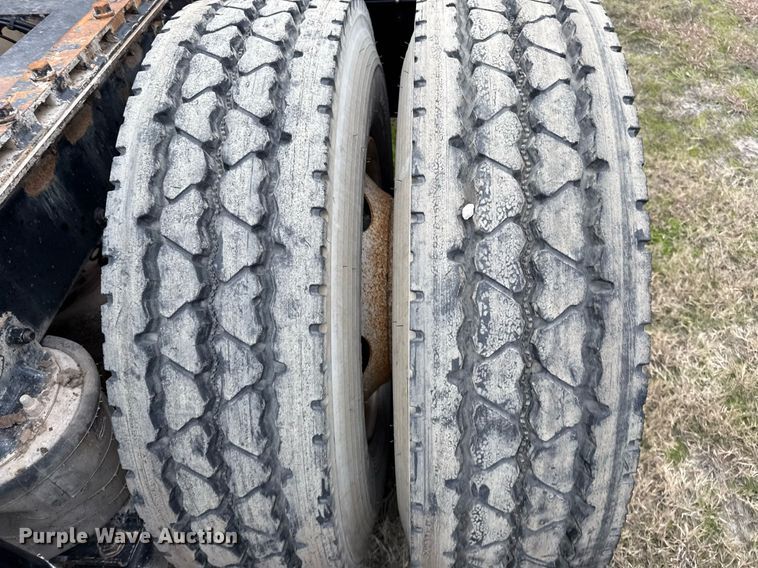 image for item DJ0891 2005 Mack CXN613 semi truck