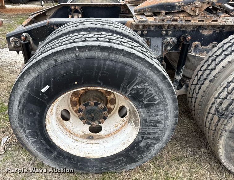 image for item DJ0891 2005 Mack CXN613 semi truck