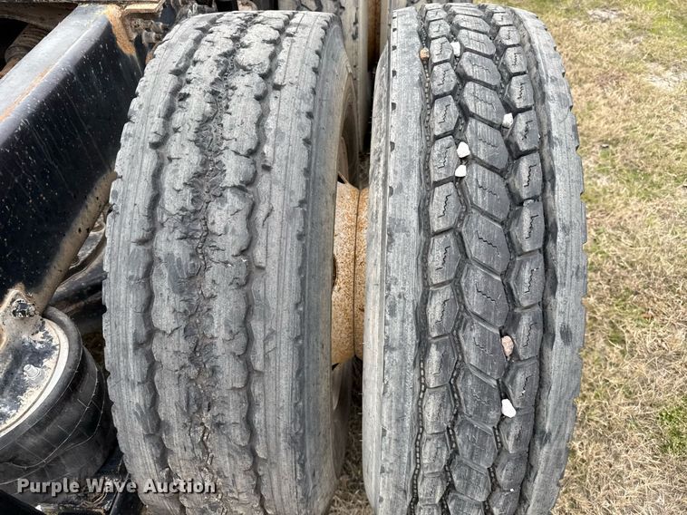 image for item DJ0891 2005 Mack CXN613 semi truck