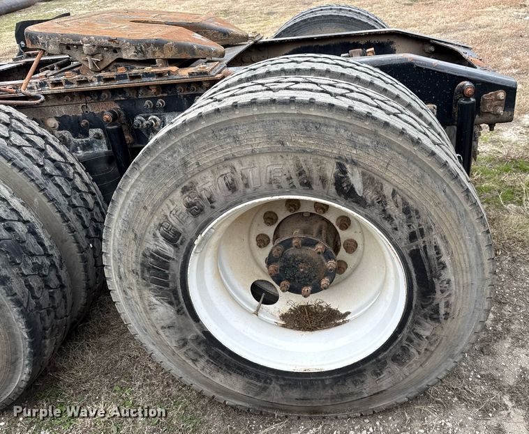 image for item DJ0891 2005 Mack CXN613 semi truck