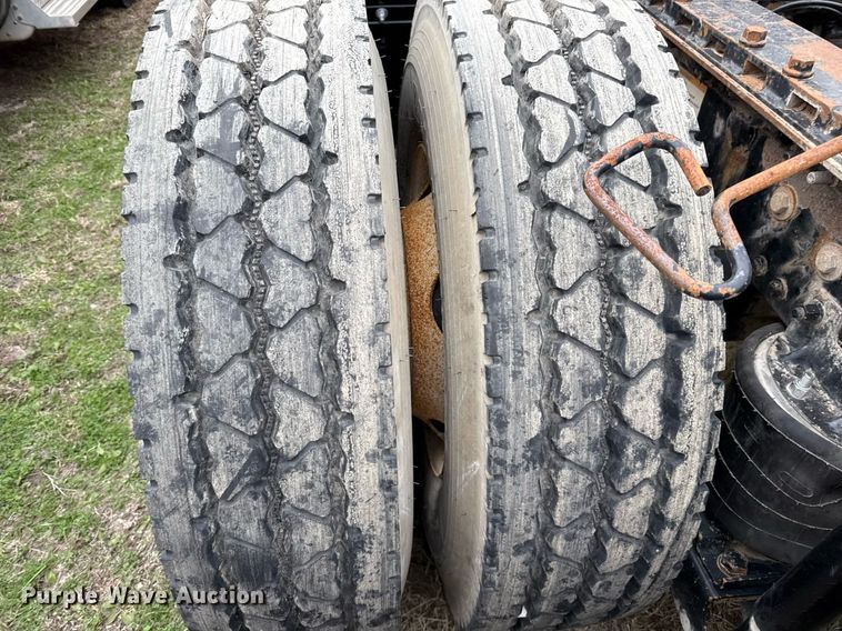 image for item DJ0891 2005 Mack CXN613 semi truck