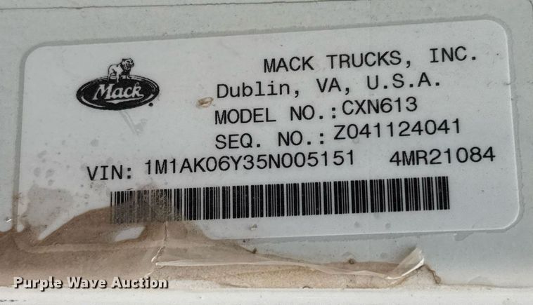 image for item DJ0891 2005 Mack CXN613 semi truck