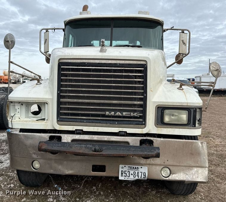 image for item DJ0893 2009 Mack CHU613 semi truck