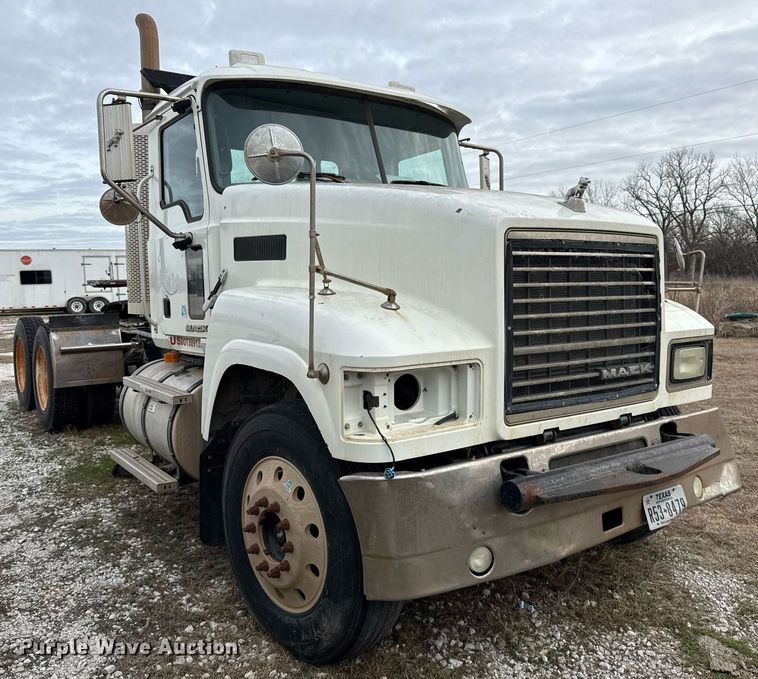 image for item DJ0893 2009 Mack CHU613 semi truck