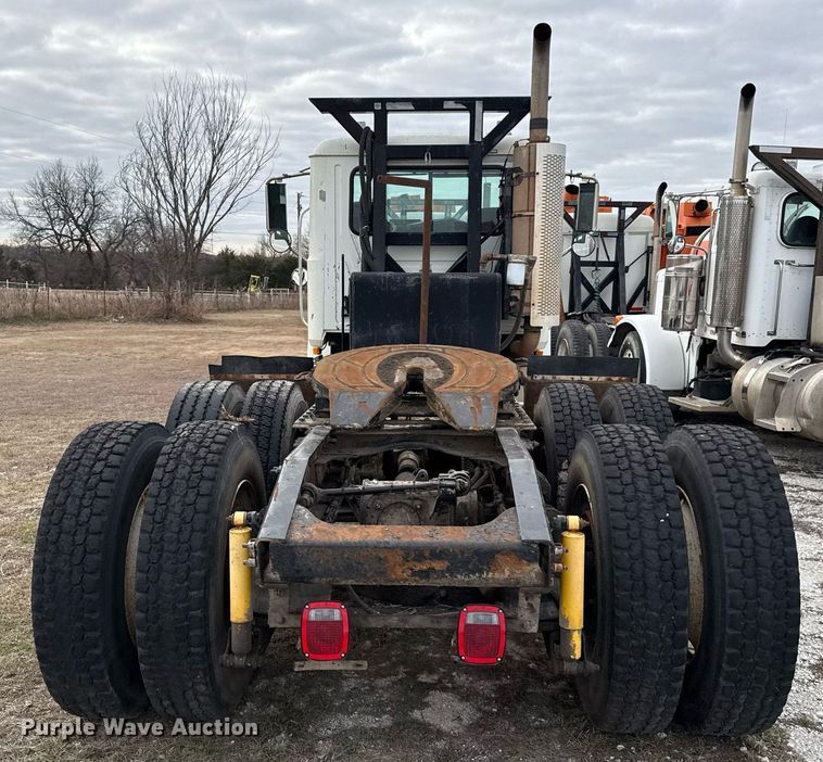 image for item DJ0893 2009 Mack CHU613 semi truck