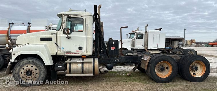 image for item DJ0893 2009 Mack CHU613 semi truck