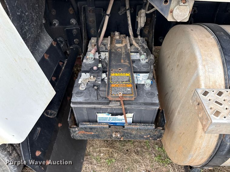 image for item DJ0893 2009 Mack CHU613 semi truck