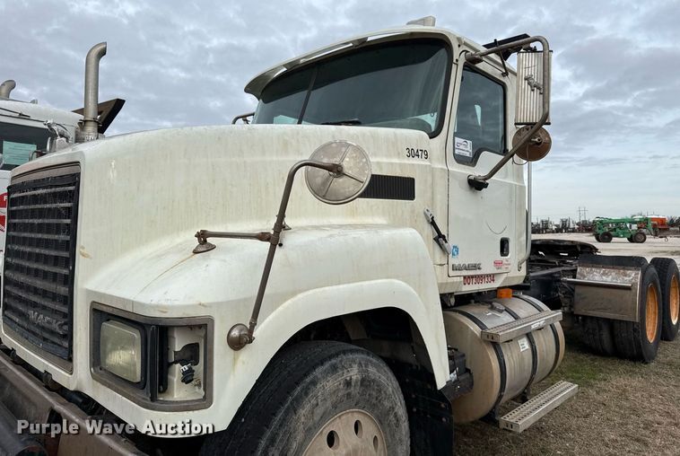 image for item DJ0893 2009 Mack CHU613 semi truck