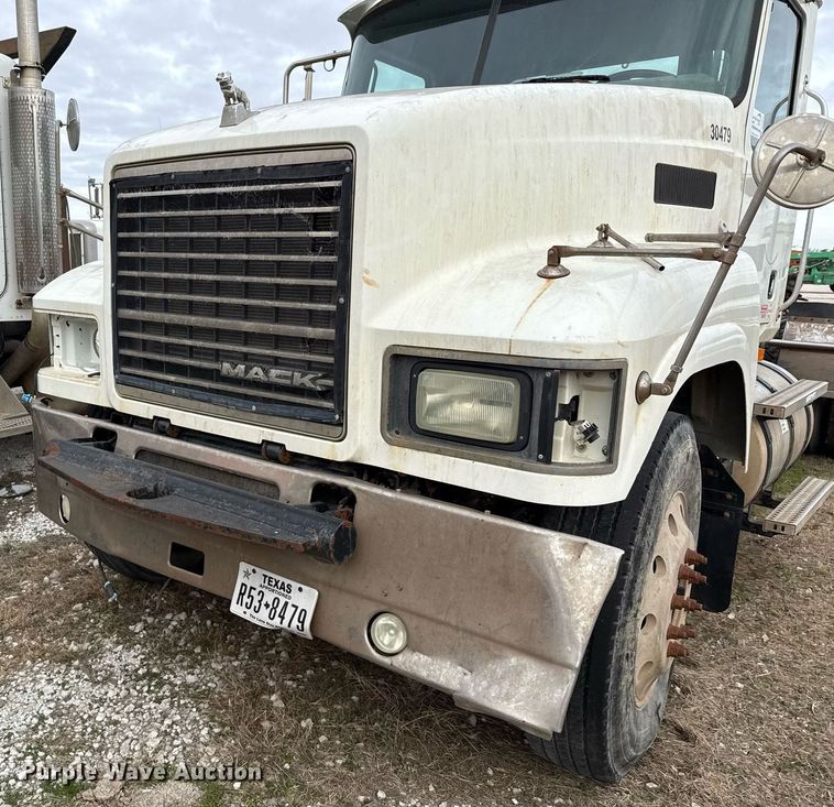 image for item DJ0893 2009 Mack CHU613 semi truck