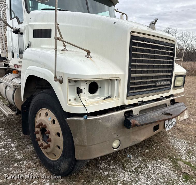 image for item DJ0893 2009 Mack CHU613 semi truck