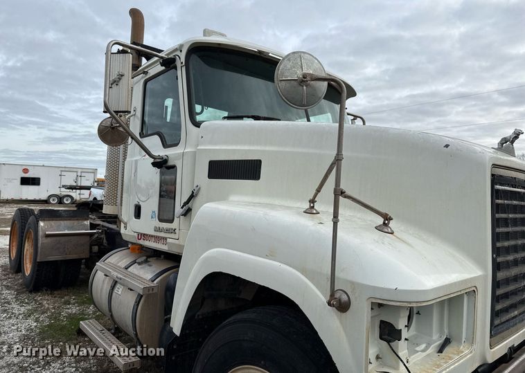 image for item DJ0893 2009 Mack CHU613 semi truck