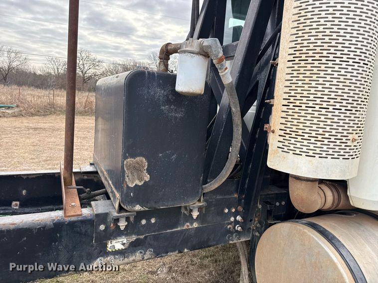 image for item DJ0893 2009 Mack CHU613 semi truck