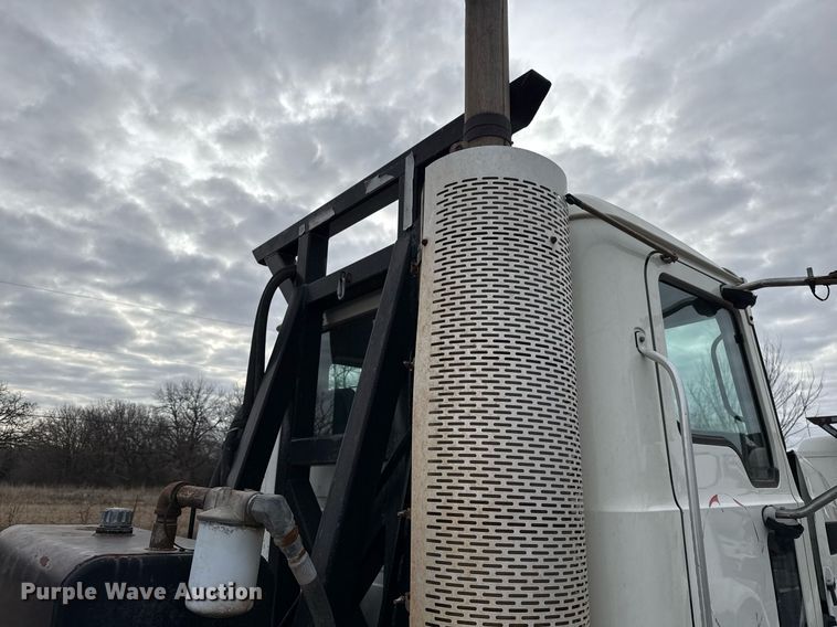 image for item DJ0893 2009 Mack CHU613 semi truck