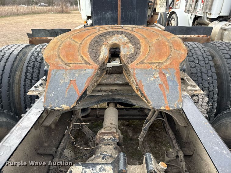 image for item DJ0893 2009 Mack CHU613 semi truck