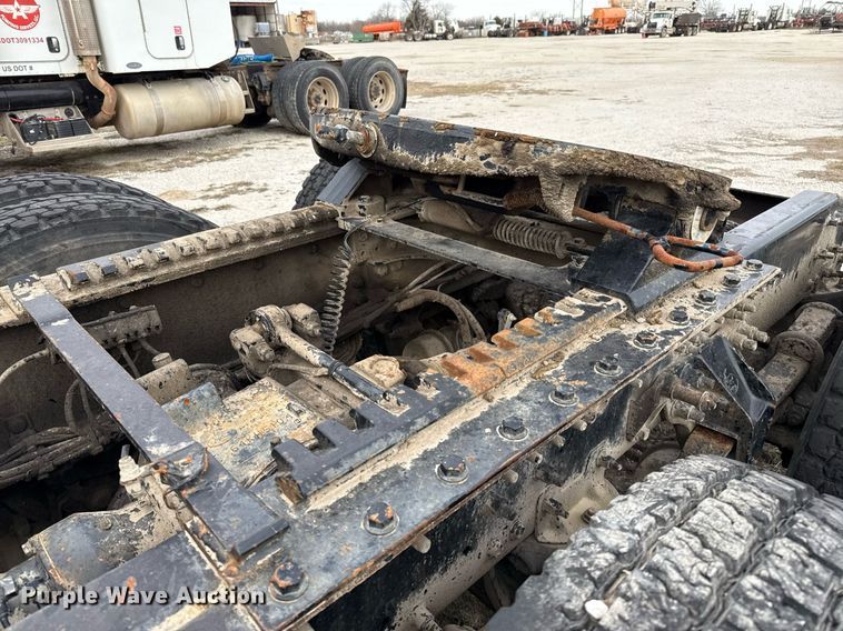 image for item DJ0893 2009 Mack CHU613 semi truck