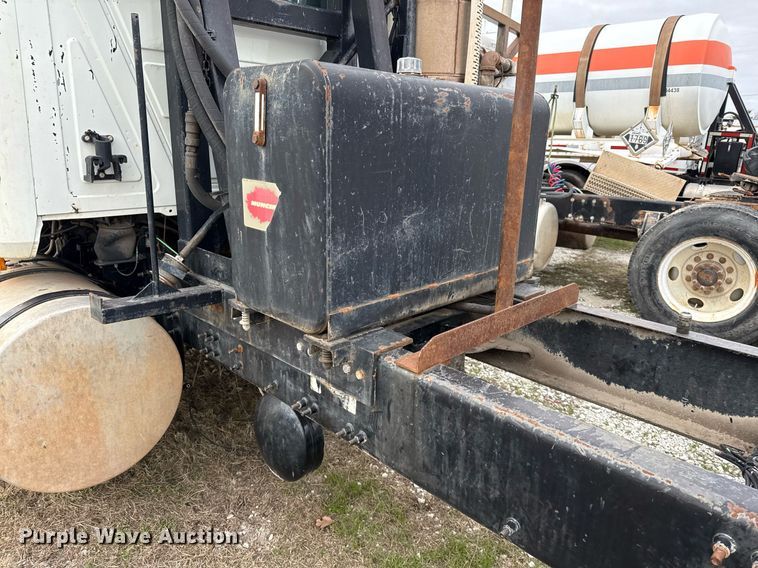 image for item DJ0893 2009 Mack CHU613 semi truck