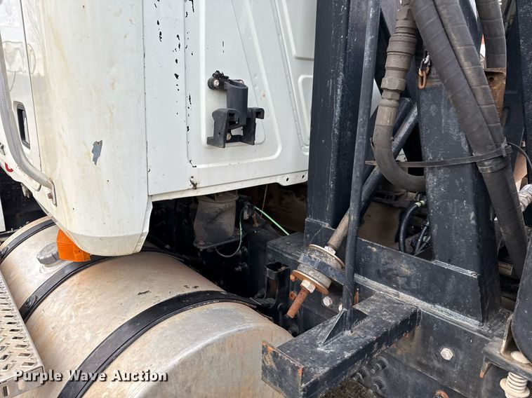 image for item DJ0893 2009 Mack CHU613 semi truck