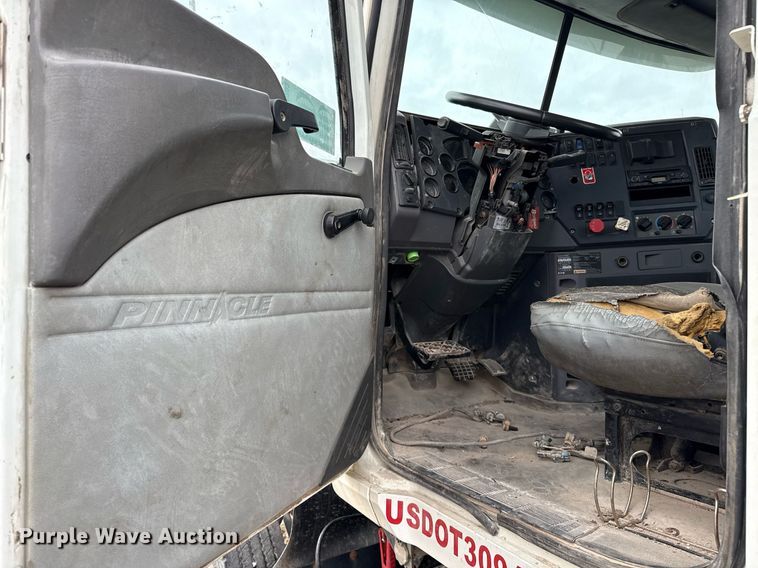 image for item DJ0893 2009 Mack CHU613 semi truck