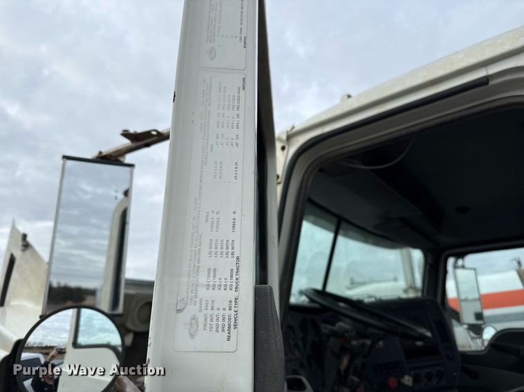 image for item DJ0893 2009 Mack CHU613 semi truck