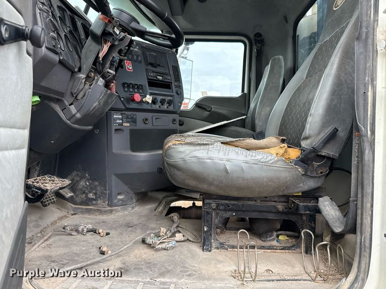 image for item DJ0893 2009 Mack CHU613 semi truck