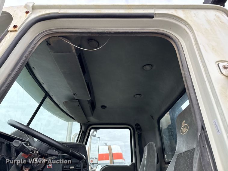 image for item DJ0893 2009 Mack CHU613 semi truck