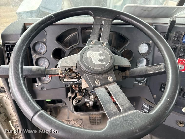 image for item DJ0893 2009 Mack CHU613 semi truck