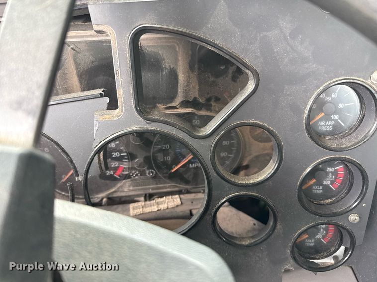 image for item DJ0893 2009 Mack CHU613 semi truck