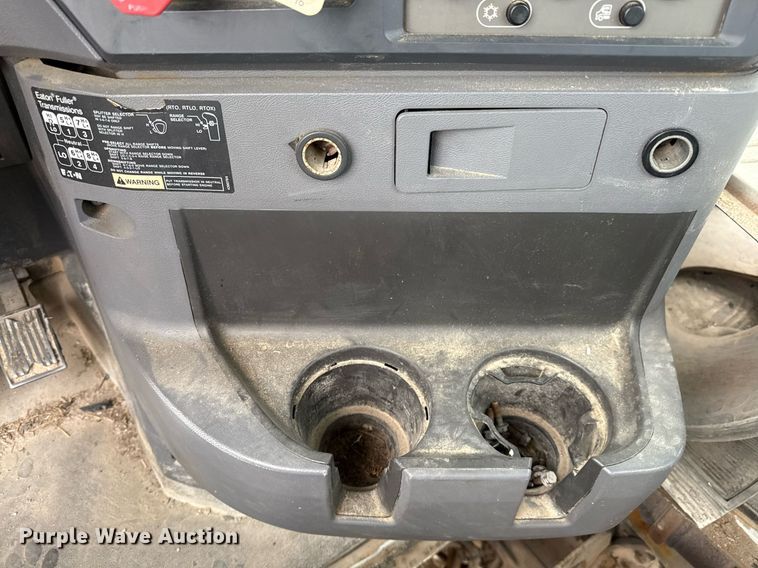 image for item DJ0893 2009 Mack CHU613 semi truck