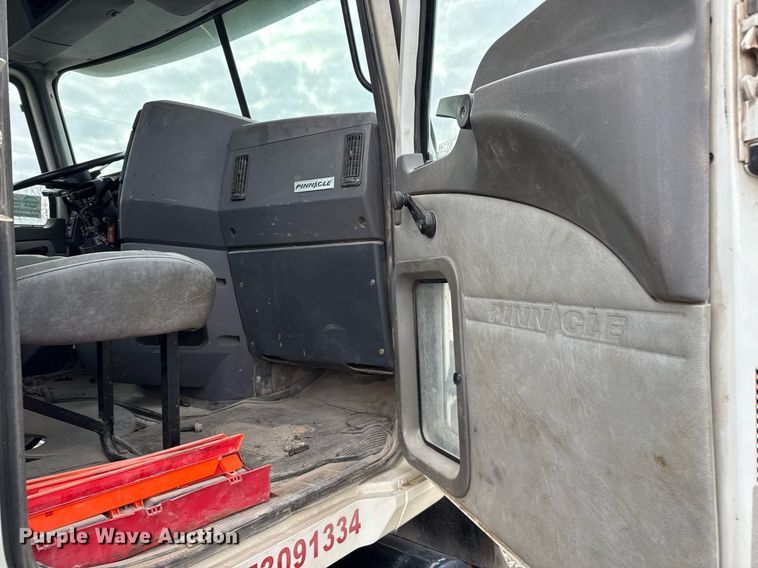 image for item DJ0893 2009 Mack CHU613 semi truck