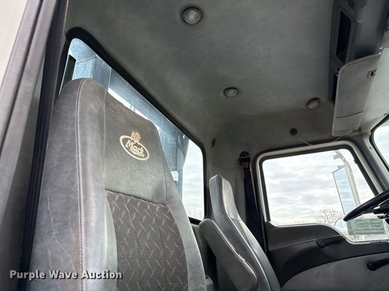 image for item DJ0893 2009 Mack CHU613 semi truck