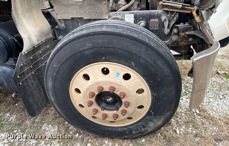 image for item DJ0893 2009 Mack CHU613 semi truck