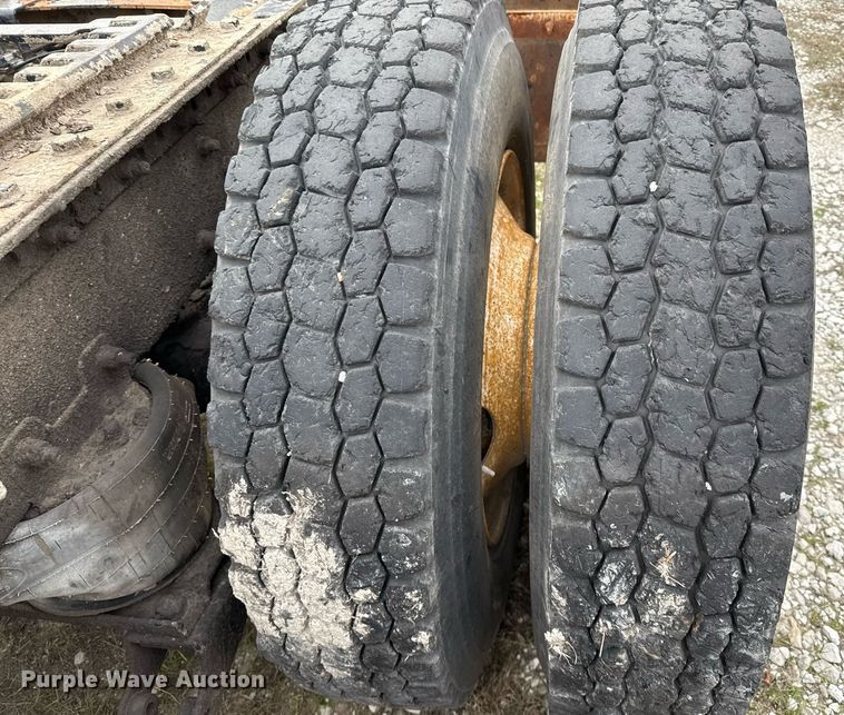 image for item DJ0893 2009 Mack CHU613 semi truck