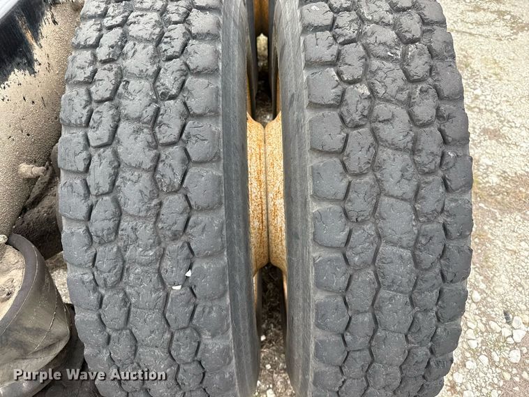 image for item DJ0893 2009 Mack CHU613 semi truck