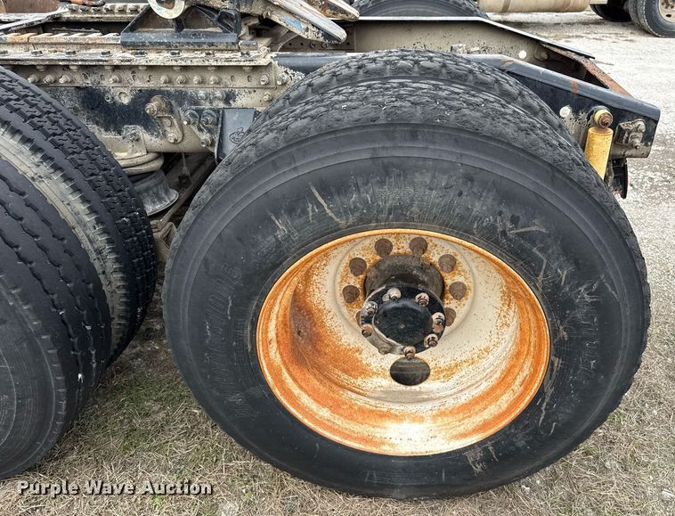 image for item DJ0893 2009 Mack CHU613 semi truck