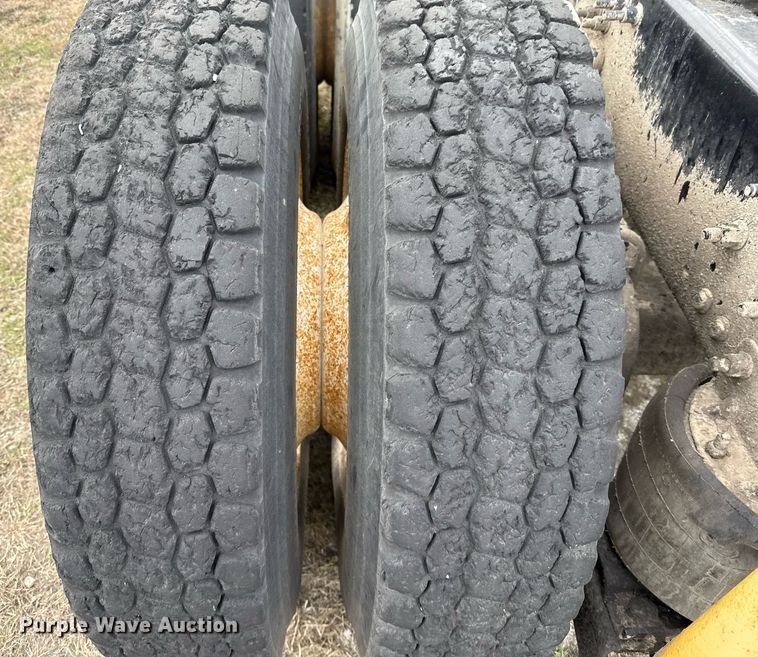 image for item DJ0893 2009 Mack CHU613 semi truck