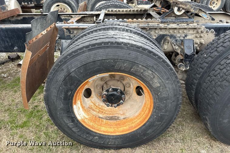 image for item DJ0893 2009 Mack CHU613 semi truck