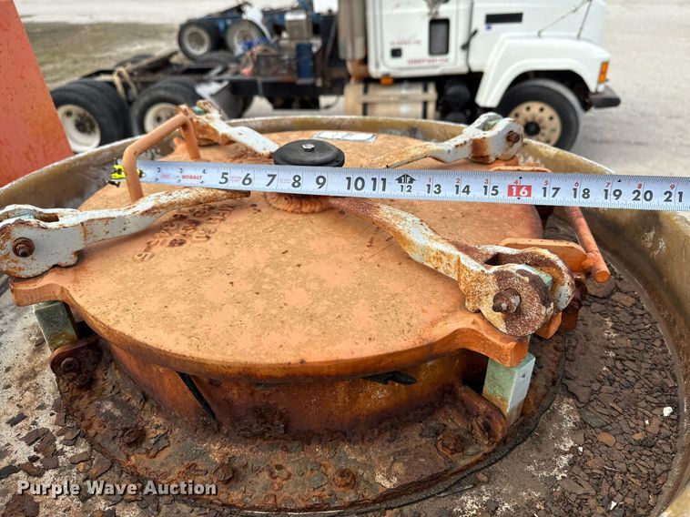 image for item DJ0894 2004 Shop built acid tank trailer