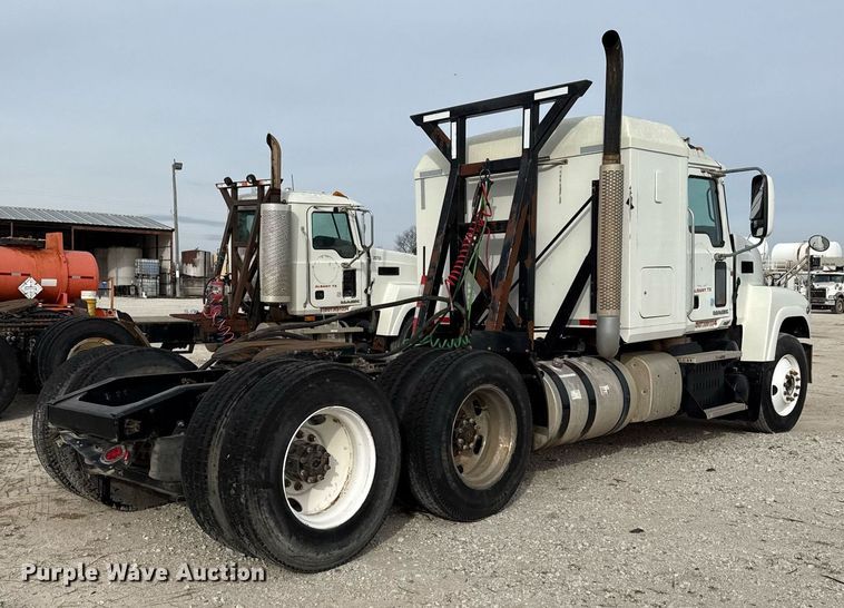 image for item DJ0896 2013 Mack CHU613 semi truck