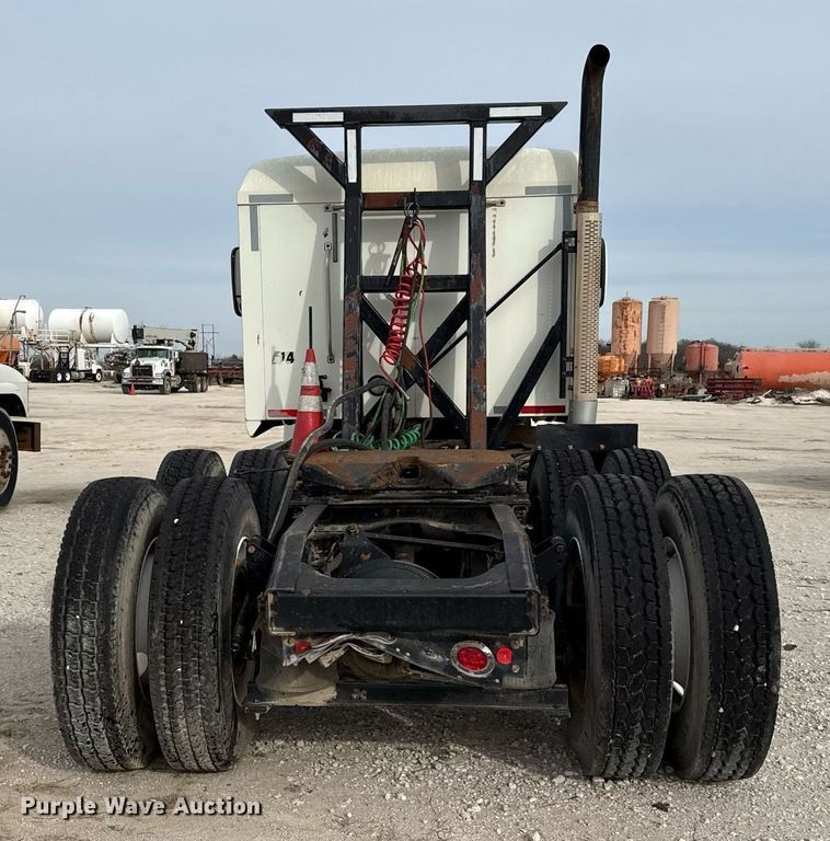 image for item DJ0896 2013 Mack CHU613 semi truck